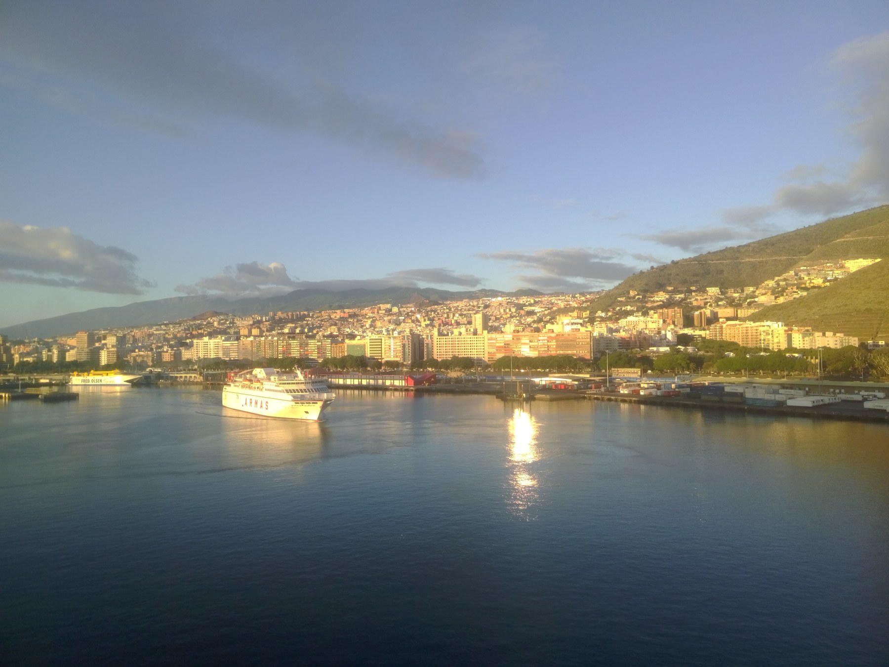 Coucher de soleil au port de Santa Cruz