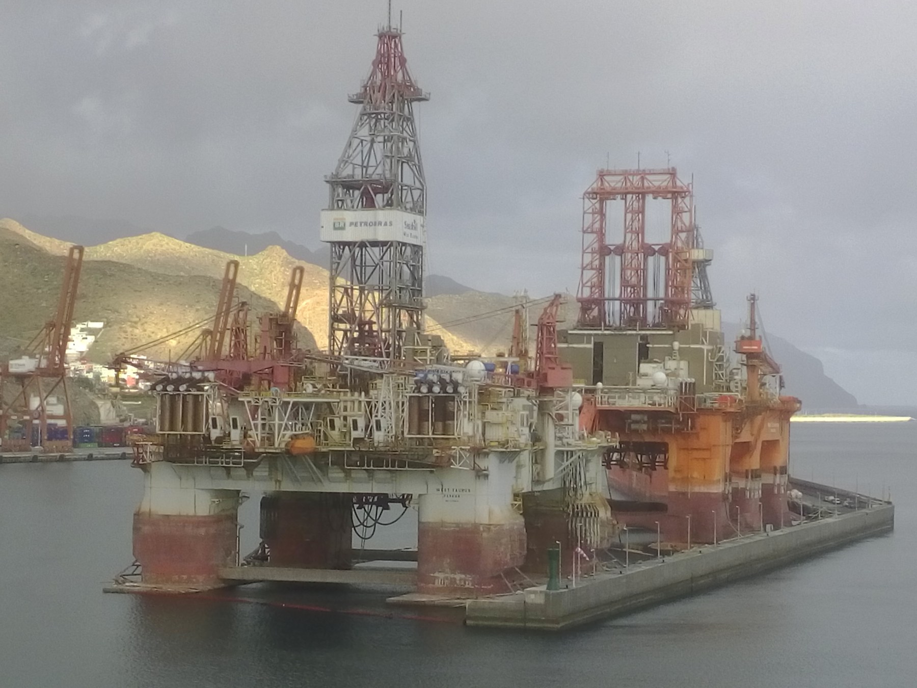 Pétrobras West Taipus au port de Santa Cruz