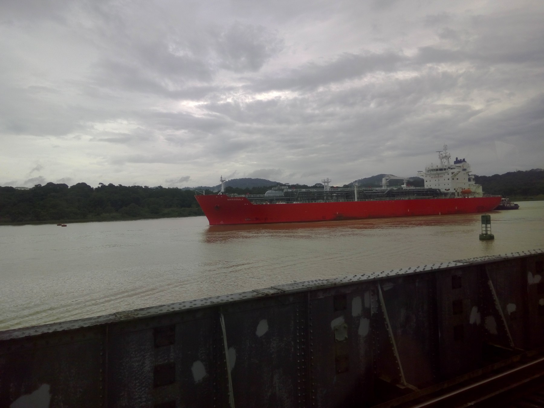 Navire traversant le canal de Panama