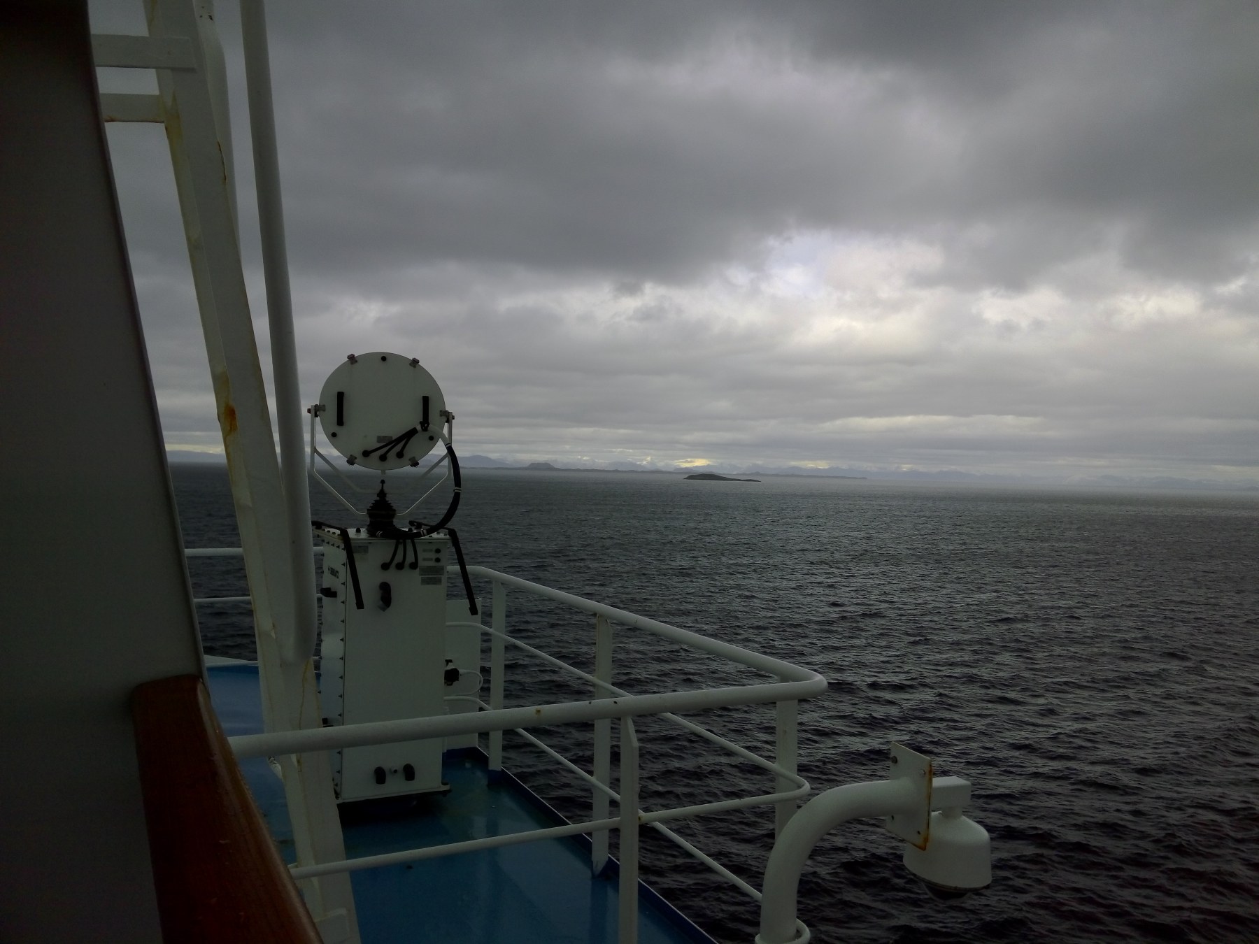 Vue maritime sous nuages