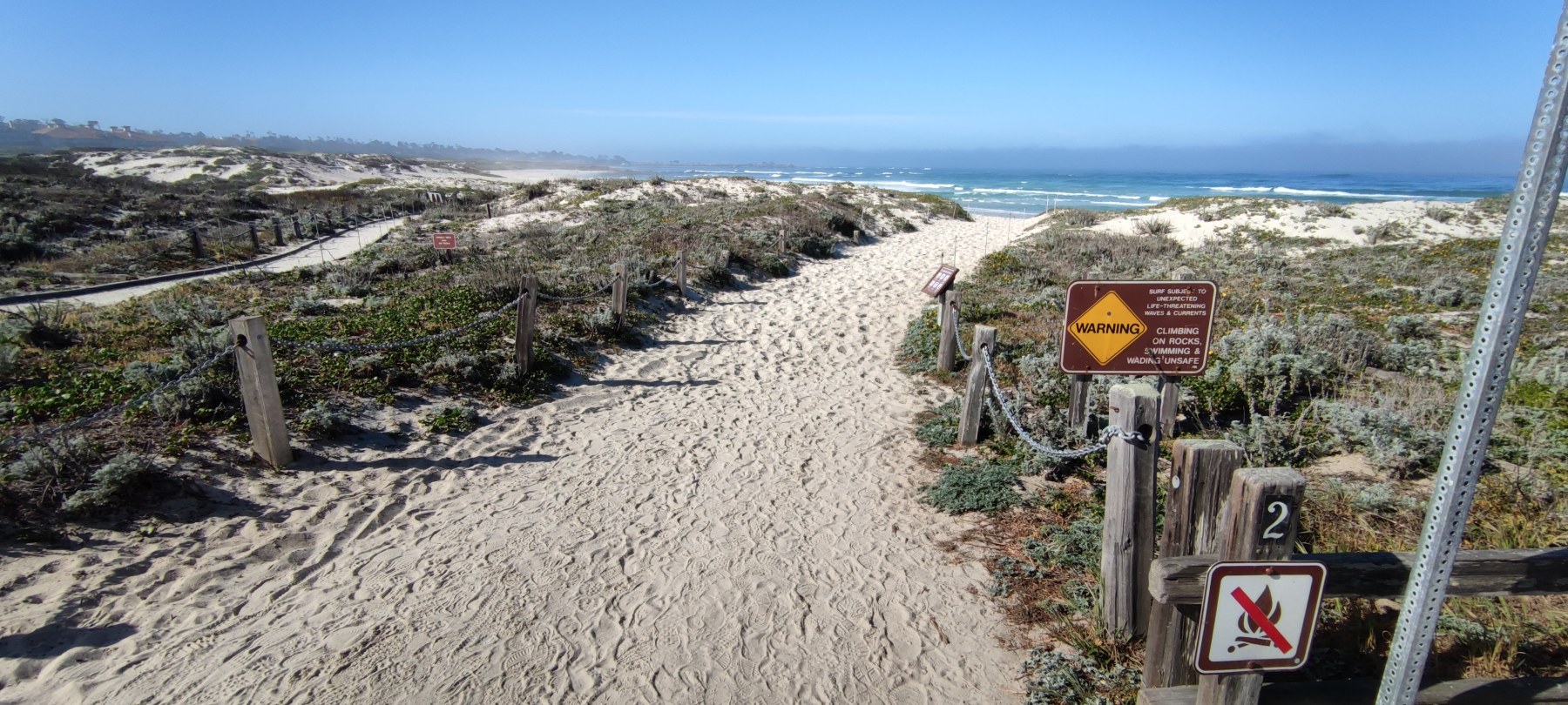 Sentier de plage à Big Sur, Californie