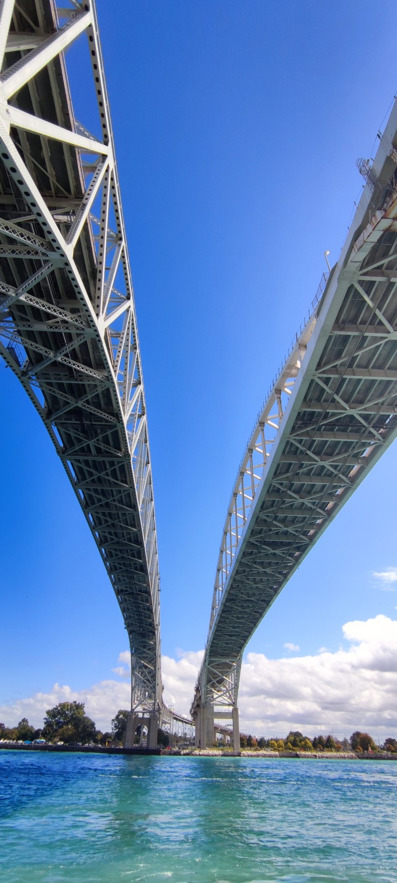 Pont international de Niagara, vue sous-marine