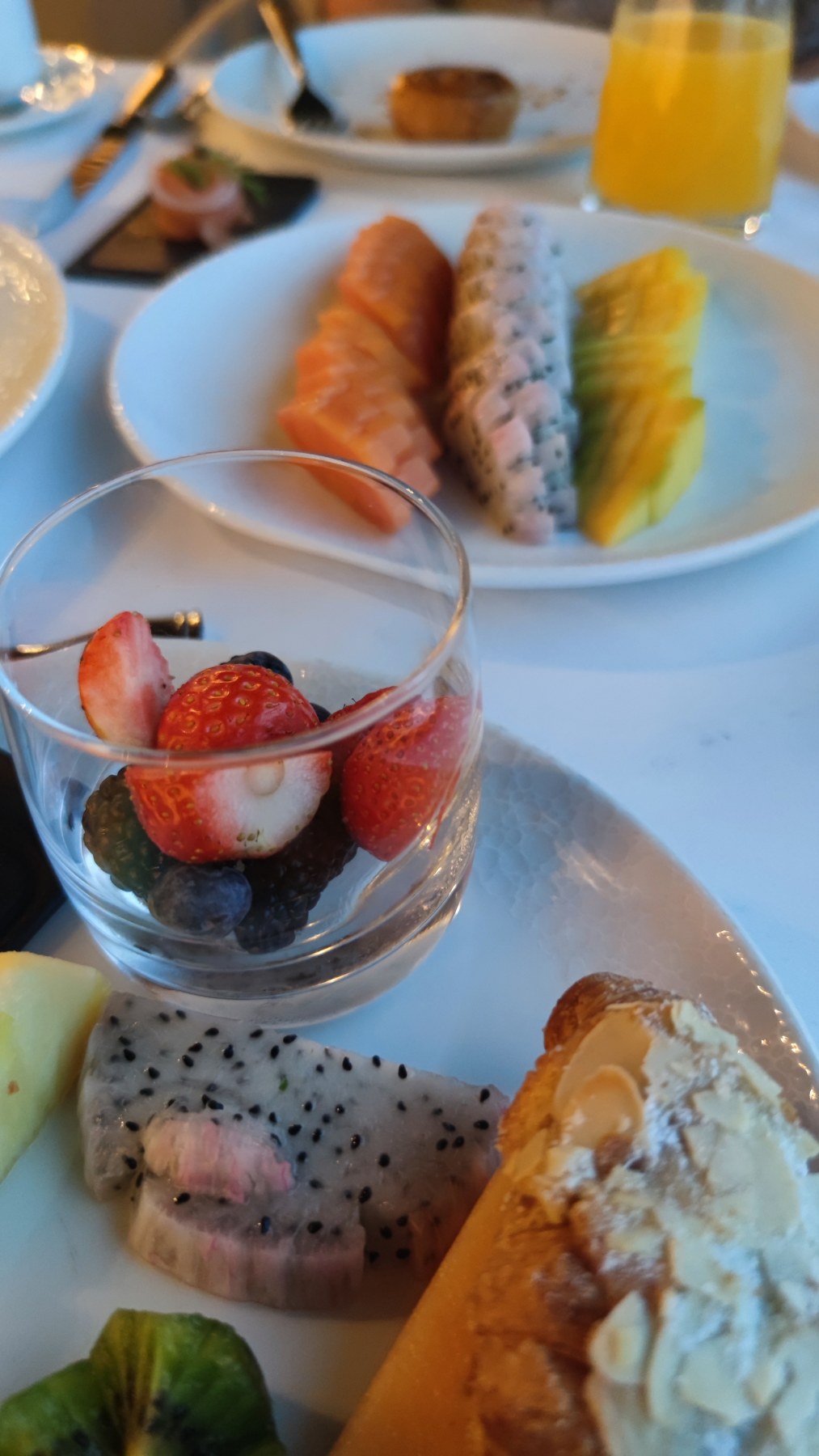Petit déjeuner tropical exotique