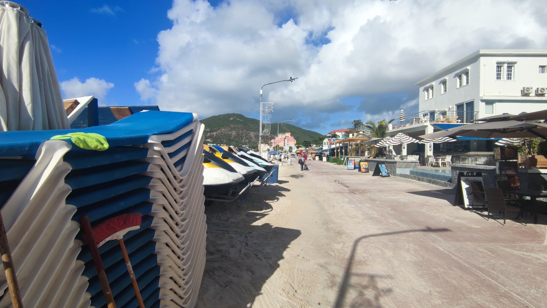 Plage animée de Saint-Martin