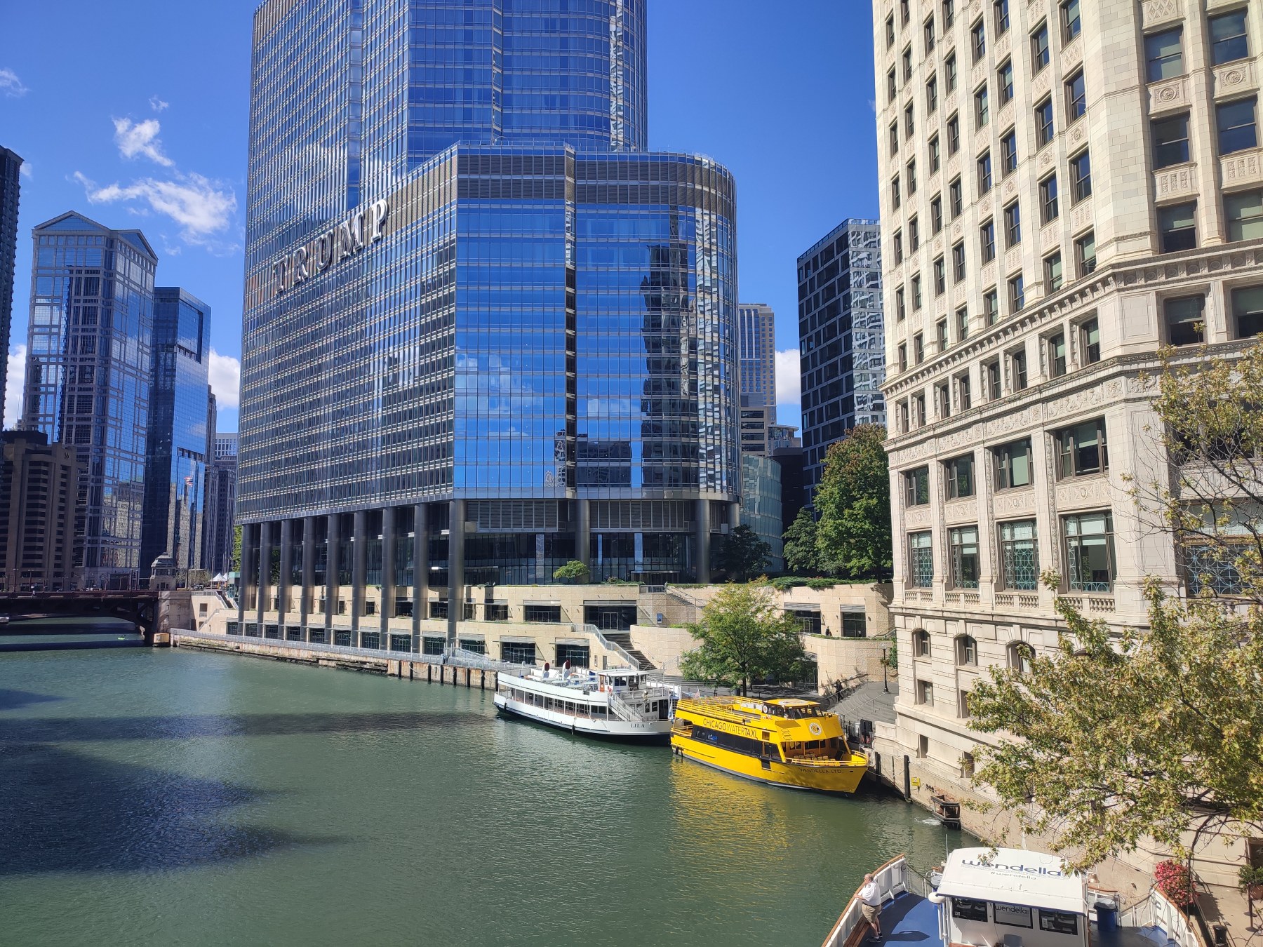 Chicago, vue du canal et du Trump Tower
