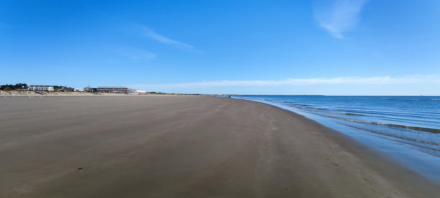 Plage d'Ogunquit sous un ciel bleu