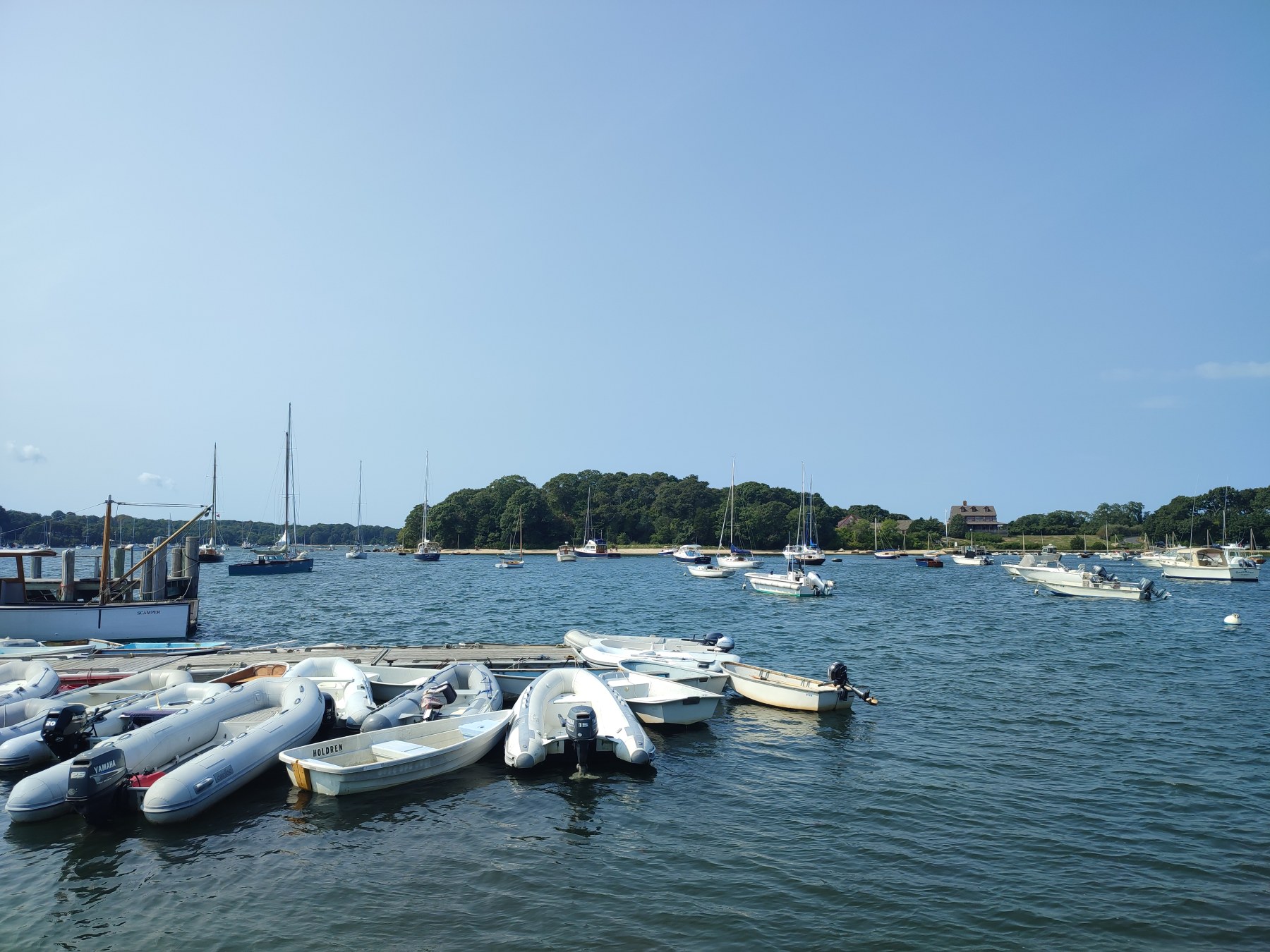 Port de plaisance ensoleillé