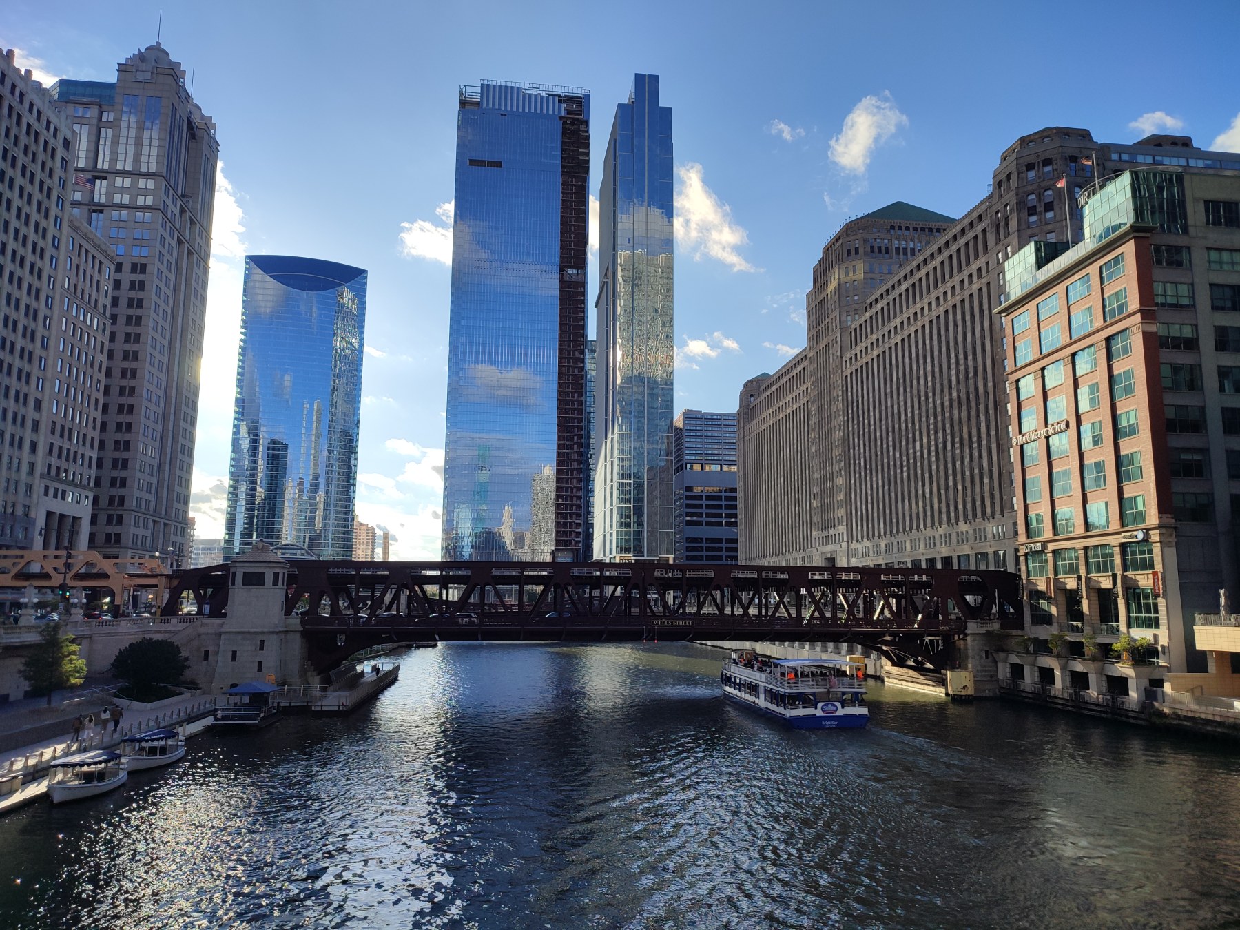 Chicago River sous les gratte-ciel