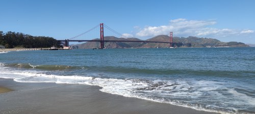 Golden Gate Bridge vue depuis la plage de San Francisco Golden Gate Bridge vue depuis la plage de San Francisco