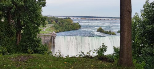 Chute du Niagara, vue depuis la rive américaine Chute du Niagara, vue depuis la rive américaine
