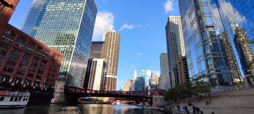 Chicago, Illinois, USA - Pont rouge sur le canal Chicago, Illinois, USA - Pont rouge sur le canal
