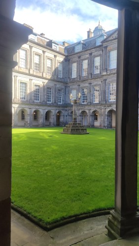 Cour intérieure de Holyroodhouse, Édimbourg Cour intérieure de Holyroodhouse, Édimbourg