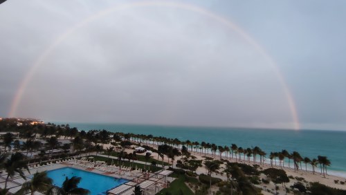 Playa del Carmen, Mexique - Arc-en-ciel sur la plage de Cancún