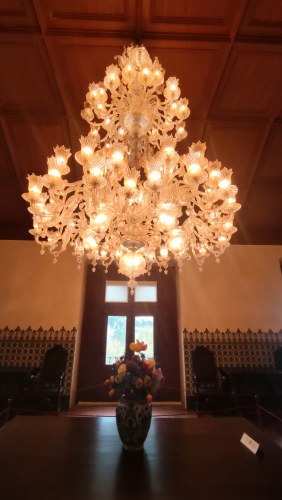 Sintra, Portugal - Chandelier majestueux dans un palais
