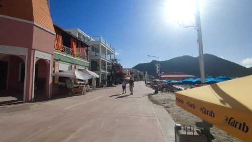 Promenade ensoleillée à Saint-Martin