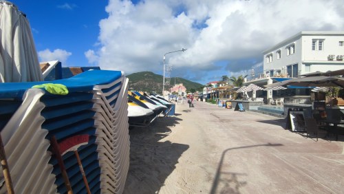 Plage animée de Saint-Martin
