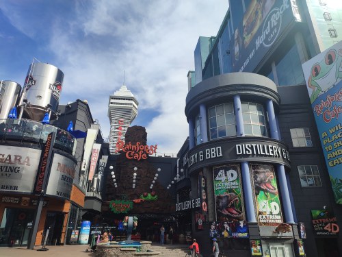 Niagara Falls, un quartier touristique animé Niagara Falls, un quartier touristique animé