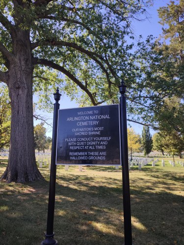 Vietnam Veterans Memorial, Washington, D.C., USA - Entrée du cimetière national d'Arlingt... Vietnam Veterans Memorial, Washington, D.C., USA - Entrée du cimetière national d'Arlingt...