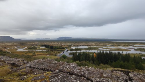 Vue panoramique d'un lac islandais Vue panoramique d'un lac islandais