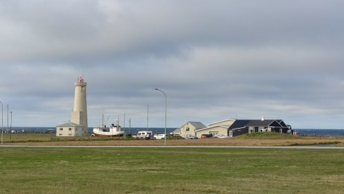 Phare d'Islande sous ciel nuageux Phare d'Islande sous ciel nuageux